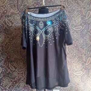 Black short sleeve shirt  with an eye catching design XL